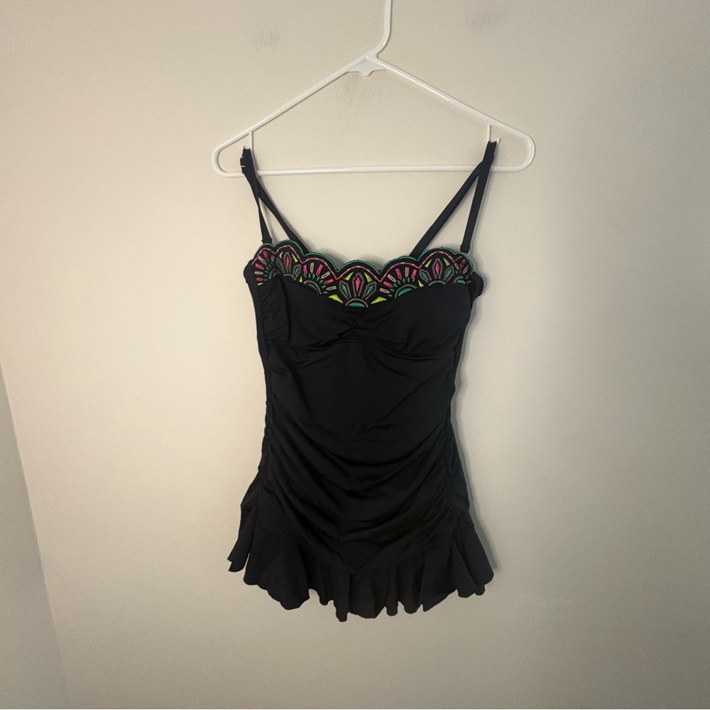 NWOT Apt. 9 Women’s One Piece Swimsuit Black With Adjustable Straps Classy Cute